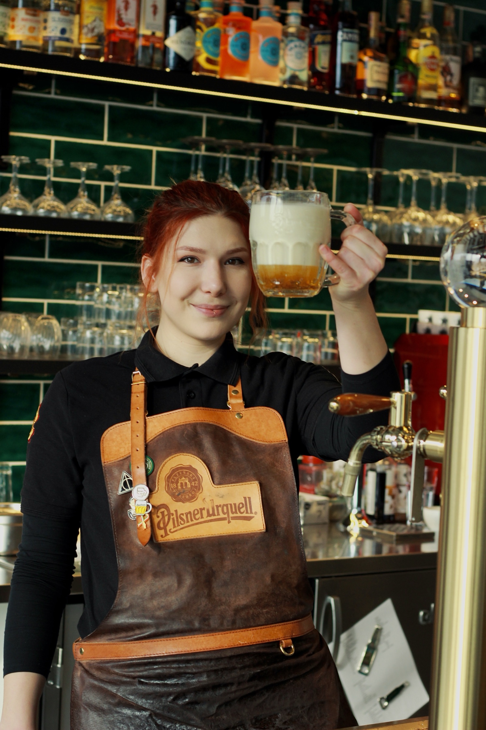 Naša výčapníčka — pivo s úsmevom navrch.