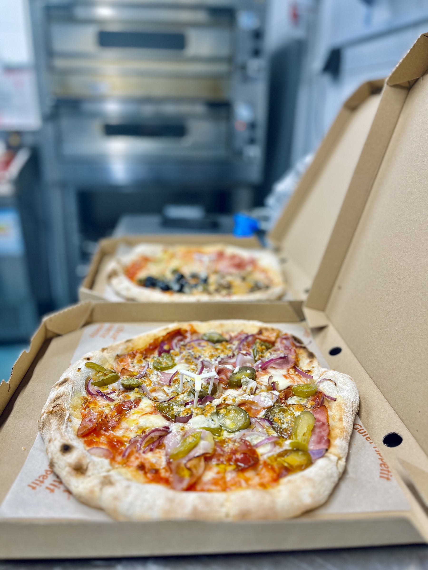 Pizza priamo z pece — aj na donášku.